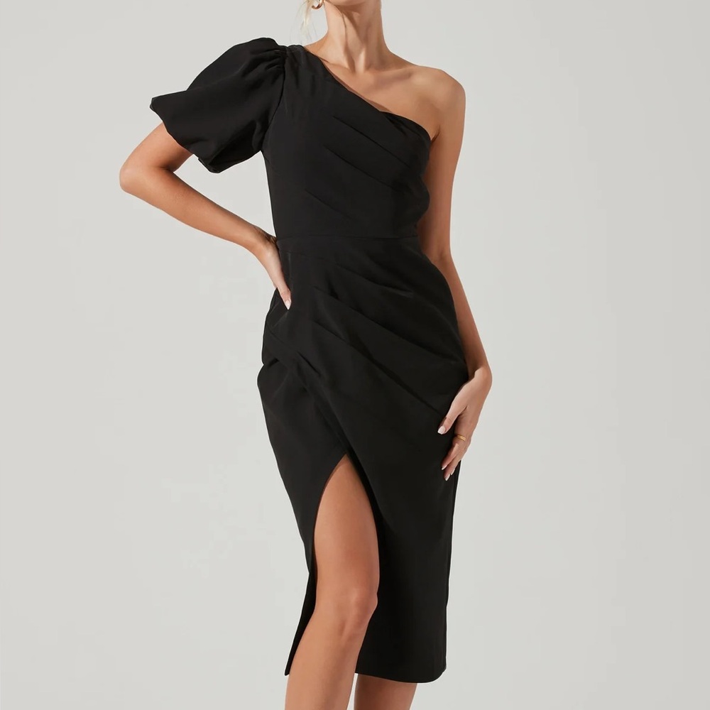 ASTR the Label - Joelle One Shoulder Midi Dress in Black (NWT) - Size : XS